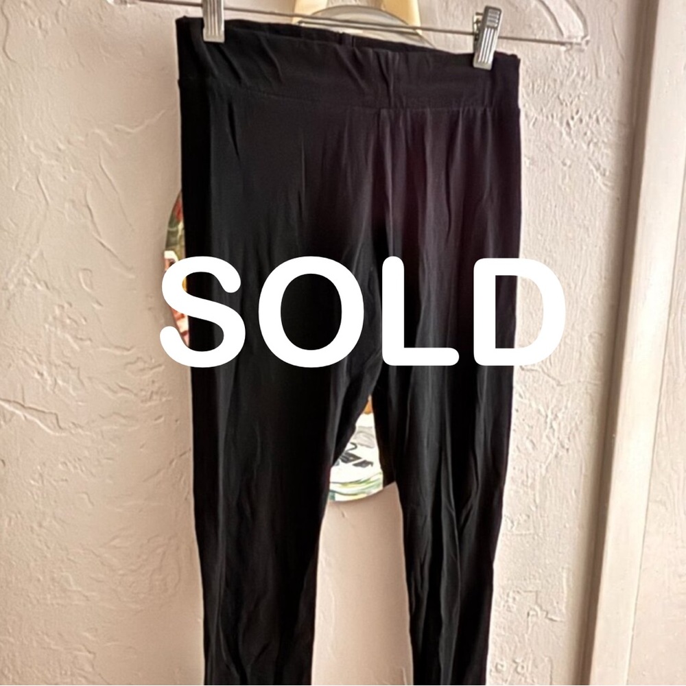 Mossimo black leggings. 31" from waist to bottom hem. Cotton. Medium.